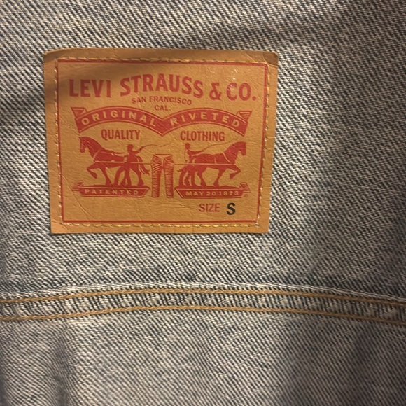Levi’s oversized denim jacket - Picture 2 of 3